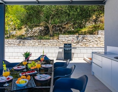 Book a villa holiday in Omis