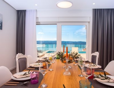 Villa rentals in Omis