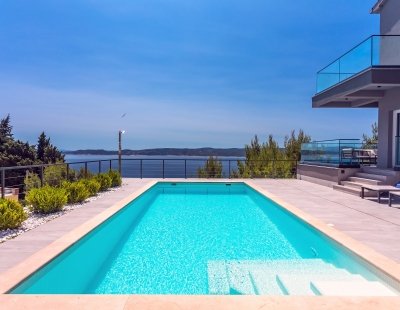Book a villa in Omis