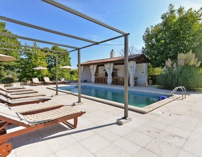 Villa rentals in Labin