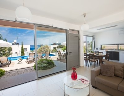 Villa rentals in Latchi