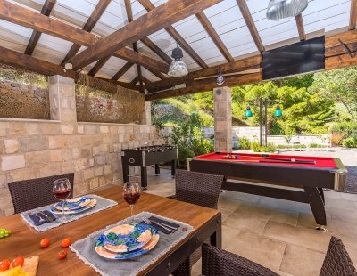 Villa rentals in Omis
