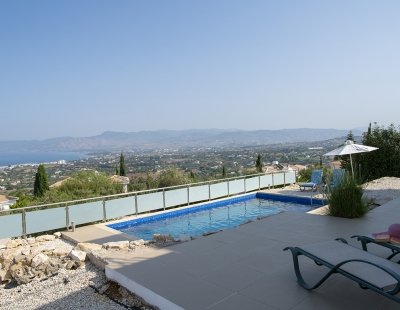 Villa rentals in Latchi