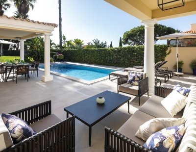 Villa rentals in Almancil