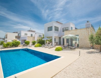 Villa rentals in Latchi