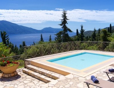 Holiday villas in Greece