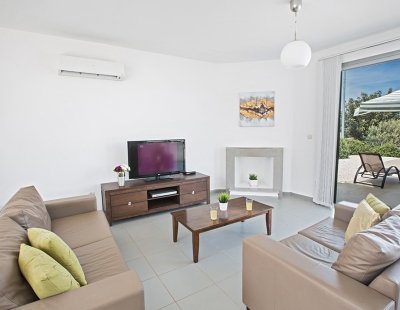 Villa rentals in Latchi