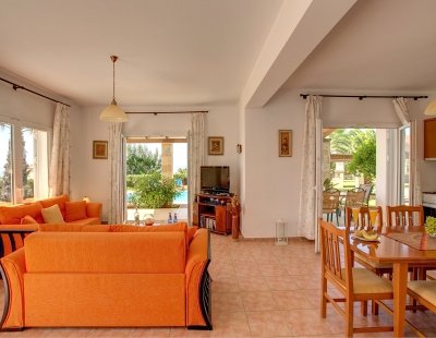 Holiday villas in Greece
