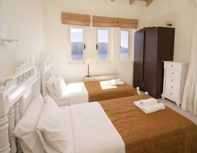 Book a villa in Evreti