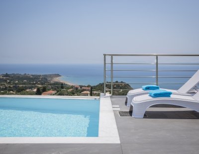Book a villa in Skala