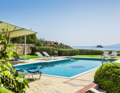 Book a villa in Greece