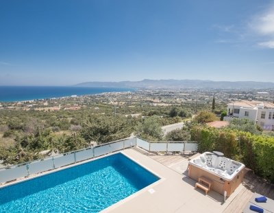 Villa rentals in Latchi