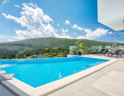 Book a villa in Omis