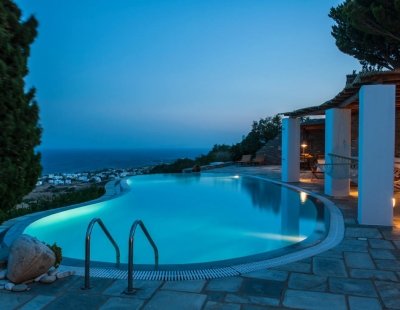 Holiday villas in Greece