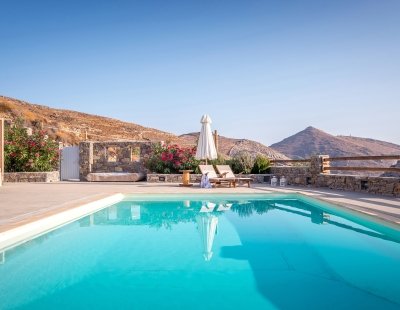 Villa rentals in Paros
