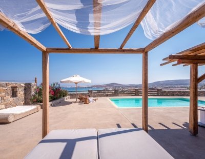 Holiday villas in Greece