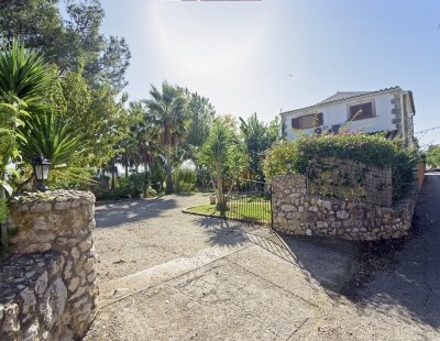 Book a villa in Alcudia