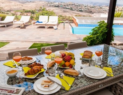 Book a villa in Spain