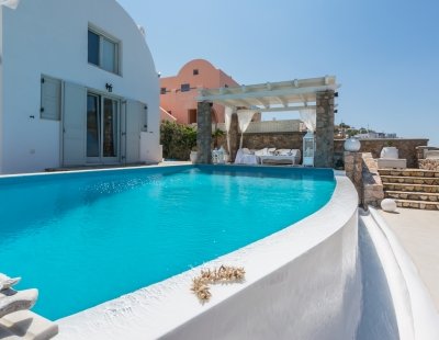 Holiday villas in Santorini