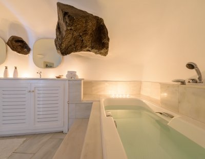 Book a villa in Santorini