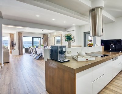 Book a villa in Omis