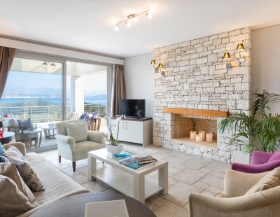 Book a villa in Greece