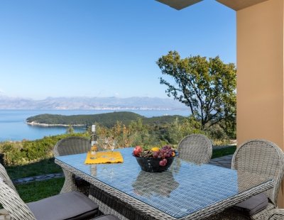 Holiday villas in Greece