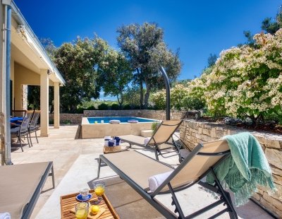 Villa rentals in Brac