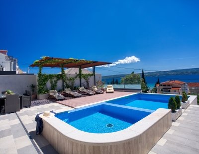 Holiday villas in Omis