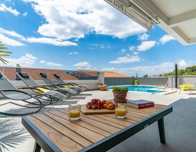 Book a villa holiday in Omis