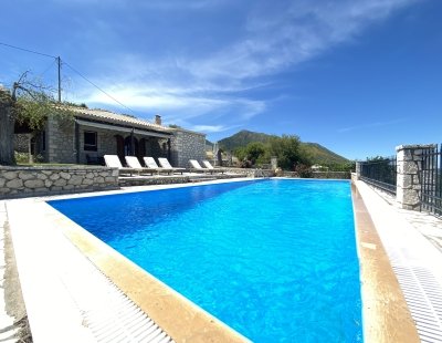 Holiday villas in Greece