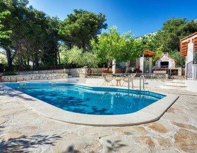 Book a villa holiday in Omis