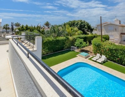 Book a villa holiday in Nissi Beach