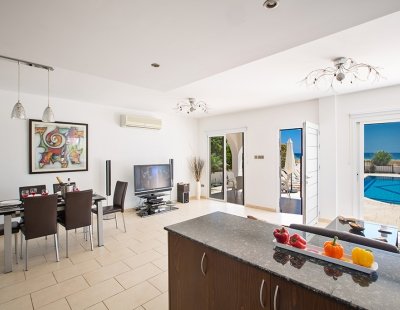 Holiday villas in Nissi Beach