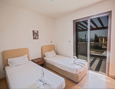 Holiday villas in Nissi Beach