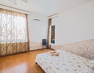 Villa rentals in Nissi Beach