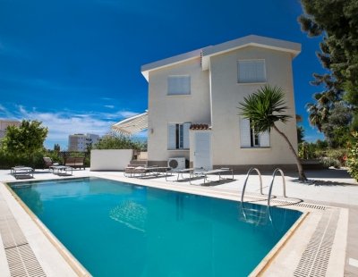 Villa in Nissi Beach to rent