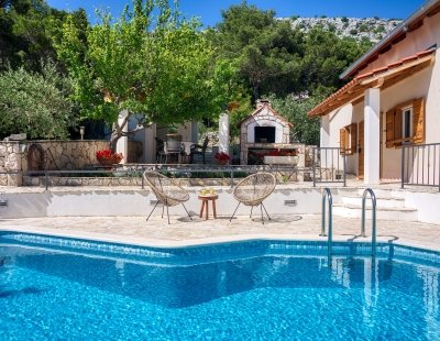 Villas in Omis