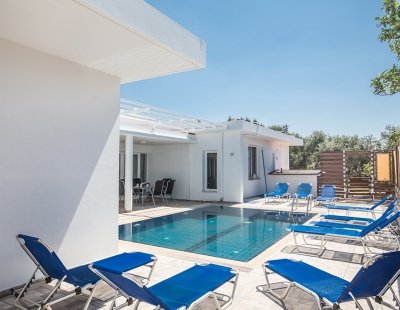 Villa rentals in Nissi Beach