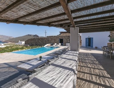 Holiday villas in Greece