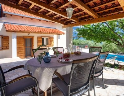Villa holidays in Omis