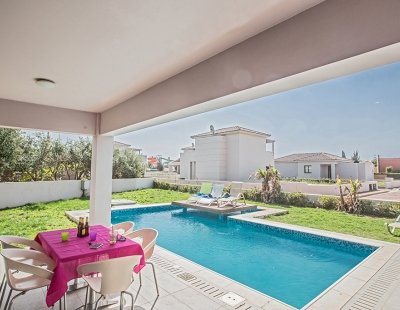 Villa rentals in Nissi Beach