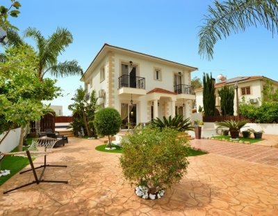 Villas in Nissi Beach
