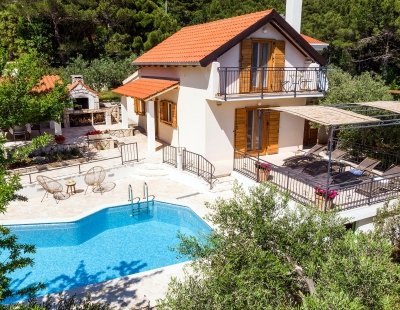 Villa rentals in Omis