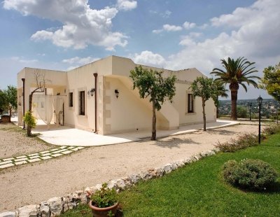Book a villa in Noto