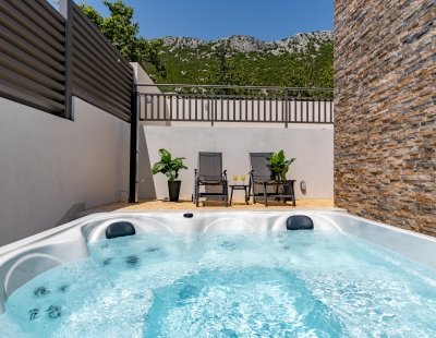 Book a villa holiday in Omis