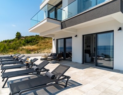 Book a villa in Omis