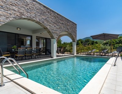 Villas in Omis