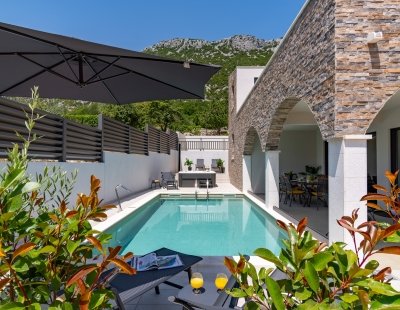 Villa rentals in Omis