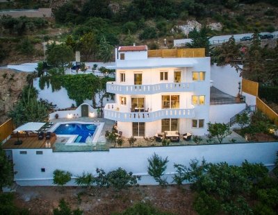 Book a villa in Crete